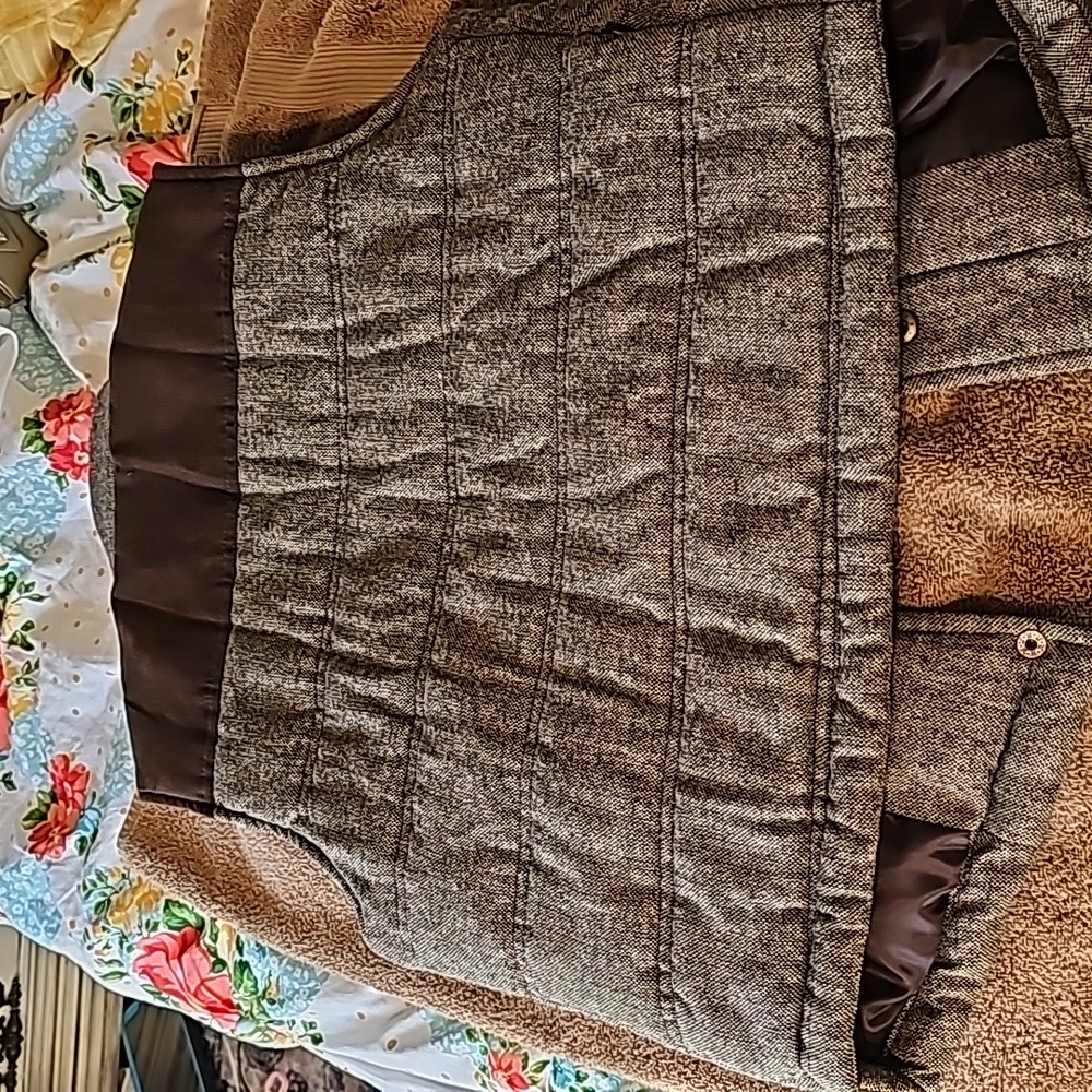 VEST - Picture 4 of 4